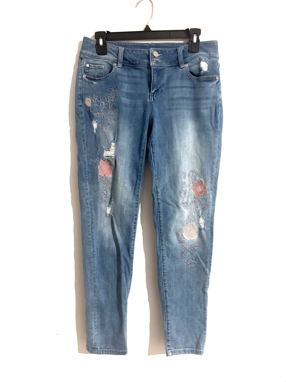 🌺Soho Size 4 Women's Blue Embroidered Distressed Cottage Boho Jeans